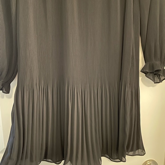 BNWT WOMENS H&M PLEATED DRESS, SIZE XS - Picture 4 of 12